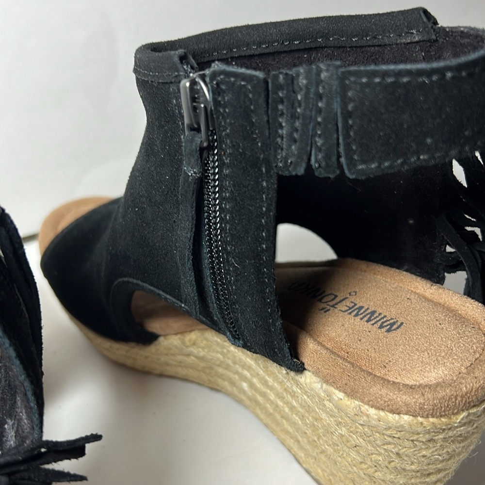 NWOT Minnetonka Suede Peep-toe wedges with fringe size 8 - Picture 9 of 9